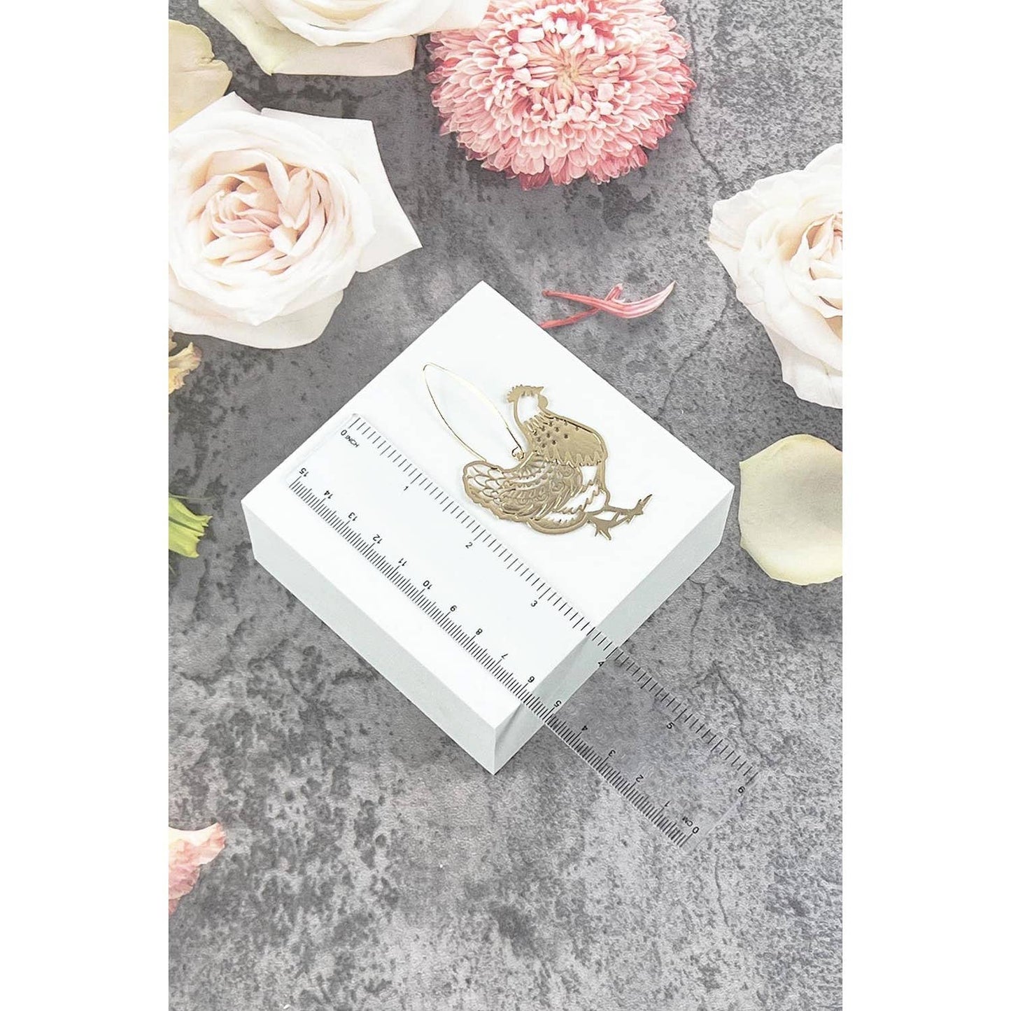 REFLECTIVE CHICKEN FILIGRE DROP HOOK EARRING: GOLD