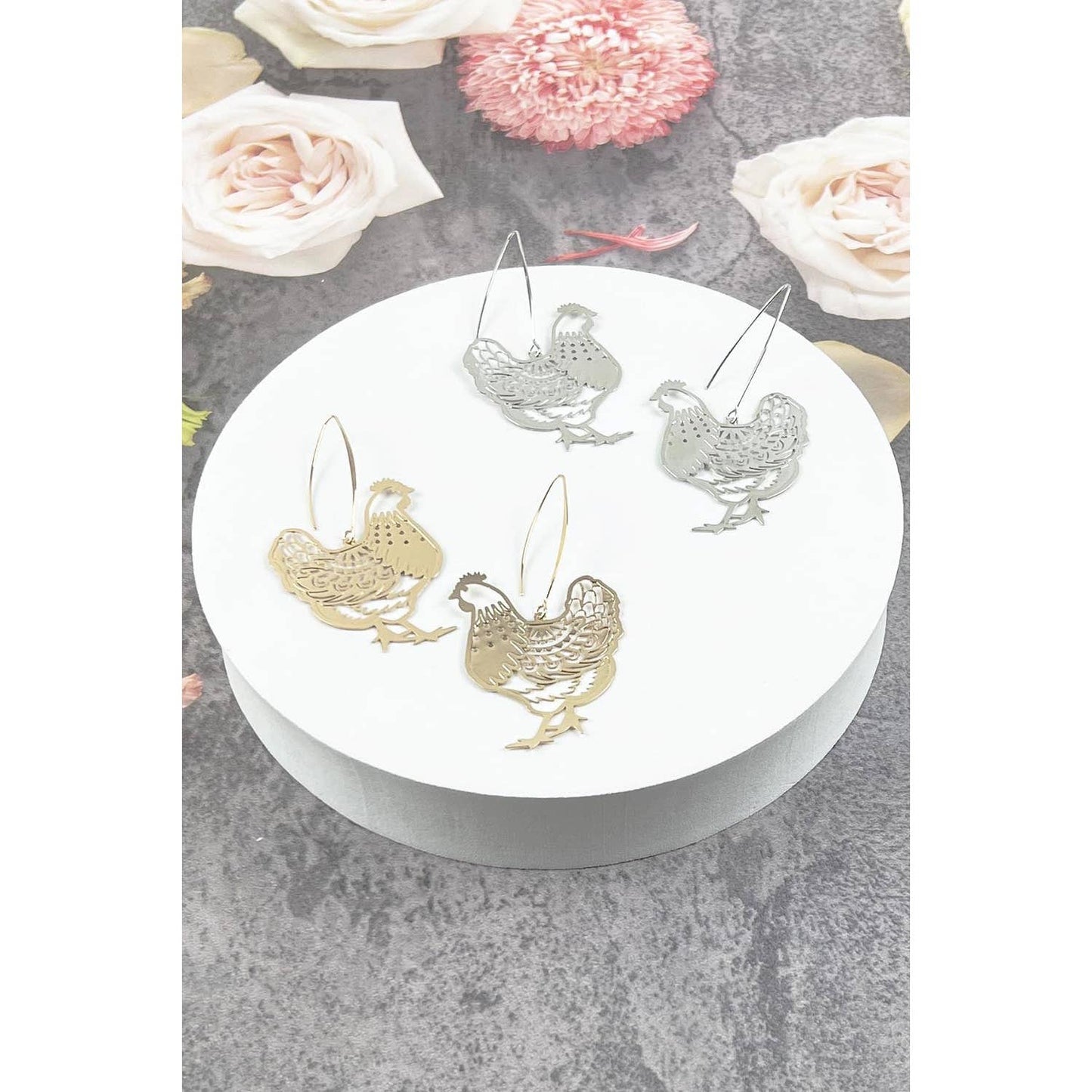 REFLECTIVE CHICKEN FILIGRE DROP HOOK EARRING: GOLD