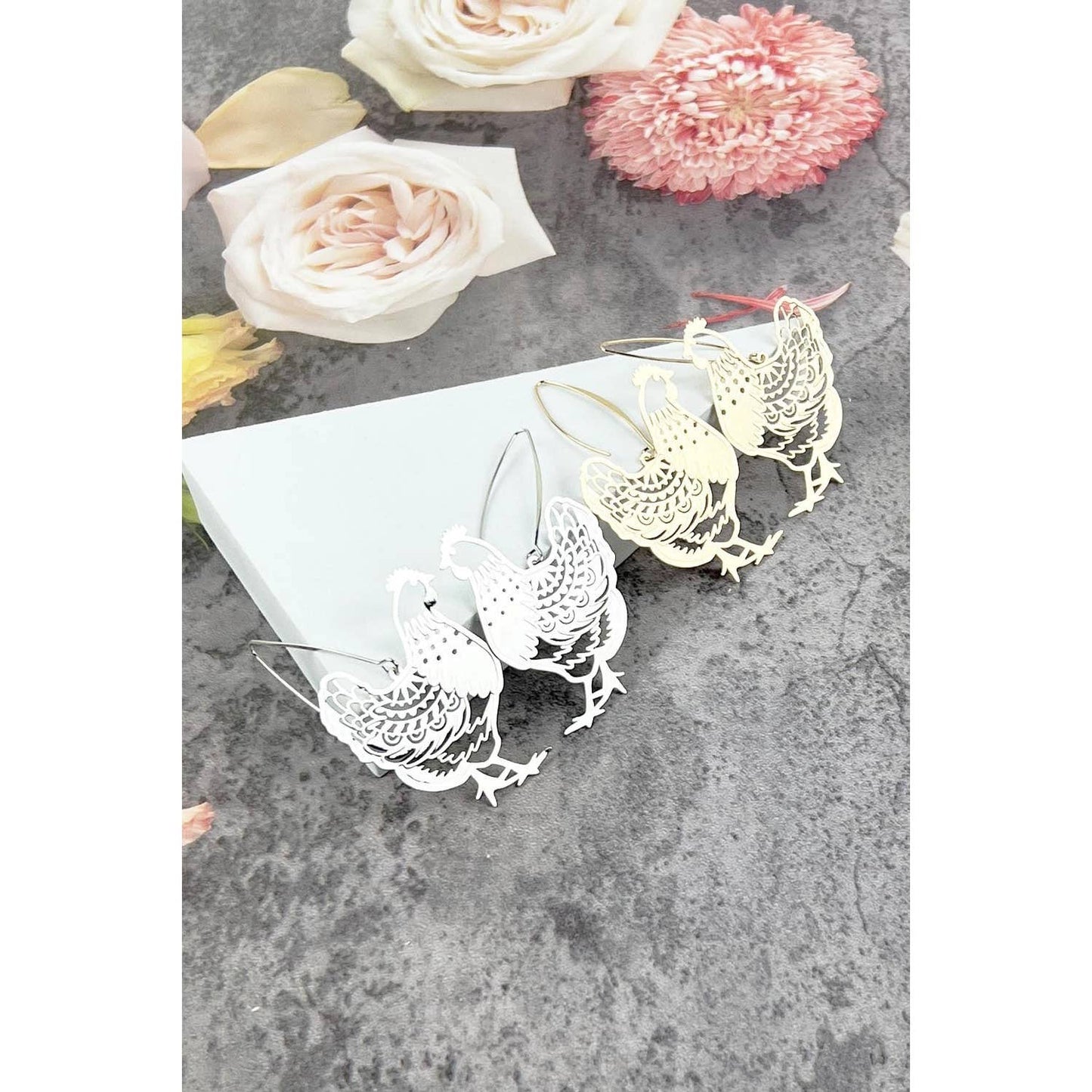 REFLECTIVE CHICKEN FILIGRE DROP HOOK EARRING: GOLD